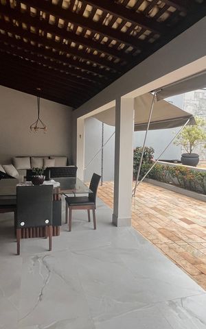 Casa à venda com 1000m², 5 quartos e 6 vagas Casa à venda com 1000m², 5 quartos e 6 vagasÁrea comum