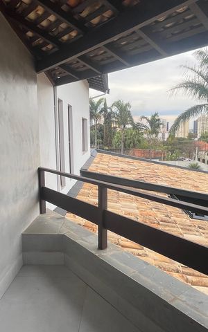 Casa à venda com 1000m², 5 quartos e 6 vagas Casa à venda com 1000m², 5 quartos e 6 vagasSacada Suíte 2