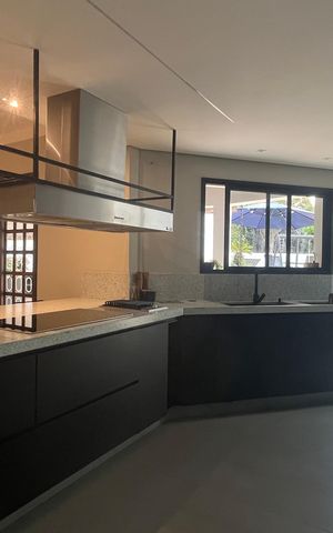 Casa à venda com 1000m², 5 quartos e 6 vagas Casa à venda com 1000m², 5 quartos e 6 vagasCozinha