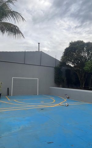 Casa à venda com 1000m², 5 quartos e 6 vagas Casa à venda com 1000m², 5 quartos e 6 vagasÁrea comum