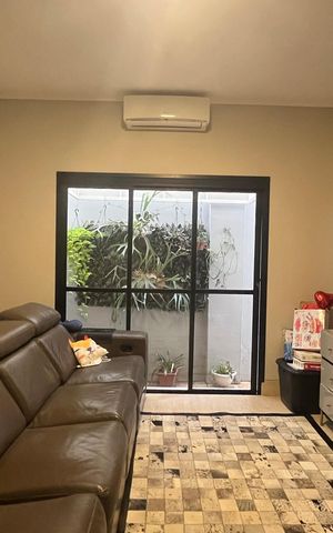 Casa à venda com 1000m², 5 quartos e 6 vagas Casa à venda com 1000m², 5 quartos e 6 vagasSala de TV