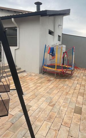 Casa à venda com 1000m², 5 quartos e 6 vagas Casa à venda com 1000m², 5 quartos e 6 vagasÁrea comum