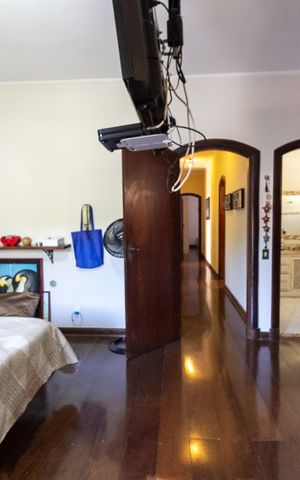Casa à venda com 450m², 5 quartos e 4 vagas Casa à venda com 450m², 5 quartos e 4 vagasSuíte 1