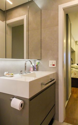 Casa de condomínio à venda com 287m², 4 quartos e 2 vagas Casa de condomínio à venda com 287m², 4 quartos e 2 vagasBanheiro da Suíte