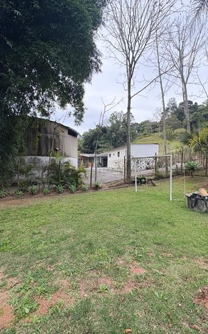 Casa para alugar com 1500m², 3 quartos e 8 vagasQuintal