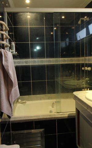 Apartamento à venda com 224m², 5 quartos e 3 vagasQuarto 3 - Banheiro