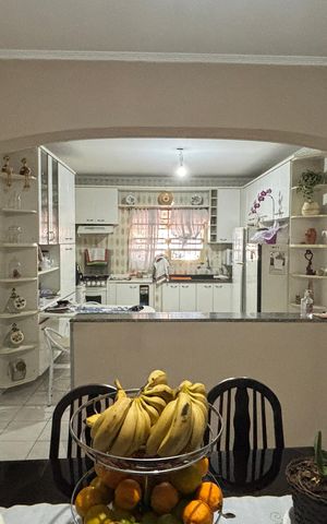 Casa à venda com 198m², 3 quartos e 2 vagas Casa à venda com 198m², 3 quartos e 2 vagasCozinha