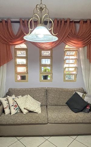 Casa à venda com 198m², 3 quartos e 2 vagas Casa à venda com 198m², 3 quartos e 2 vagasSala