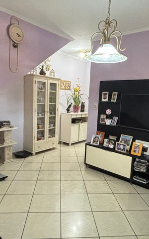 Casa à venda com 198m², 3 quartos e 2 vagas Casa à venda com 198m², 3 quartos e 2 vagasSala