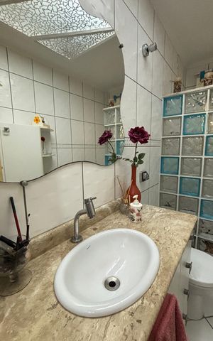 Casa à venda com 198m², 3 quartos e 2 vagas Casa à venda com 198m², 3 quartos e 2 vagasBanheiro