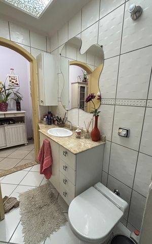 Casa à venda com 198m², 3 quartos e 2 vagas Casa à venda com 198m², 3 quartos e 2 vagasBanheiro