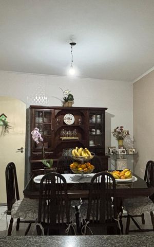 Casa à venda com 198m², 3 quartos e 2 vagas Casa à venda com 198m², 3 quartos e 2 vagasCozinha