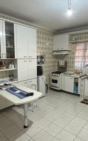 Casa à venda com 198m², 3 quartos e 2 vagas Casa à venda com 198m², 3 quartos e 2 vagasCozinha