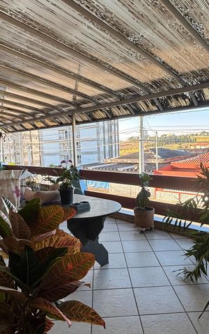 Casa à venda com 198m², 3 quartos e 2 vagas Casa à venda com 198m², 3 quartos e 2 vagasÁrea comum