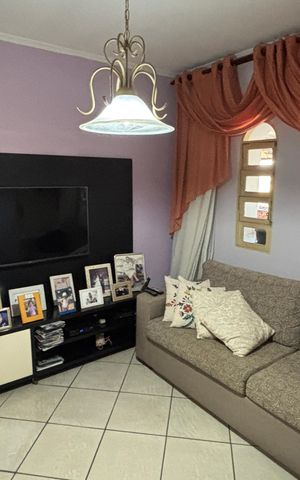 Casa à venda com 198m², 3 quartos e 2 vagas Casa à venda com 198m², 3 quartos e 2 vagasSala