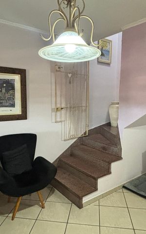 Casa à venda com 198m², 3 quartos e 2 vagas Casa à venda com 198m², 3 quartos e 2 vagasSala