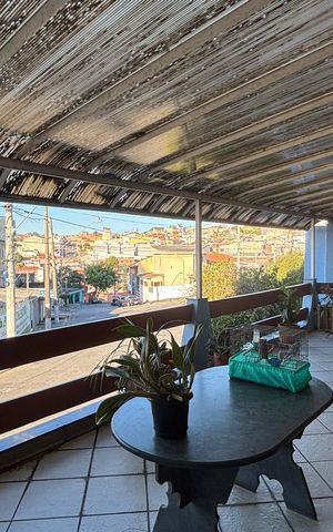 Casa à venda com 198m², 3 quartos e 2 vagas Casa à venda com 198m², 3 quartos e 2 vagasÁrea comum