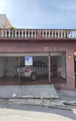 Casa à venda com 160m², 3 quartos e 3 vagas Casa à venda com 160m², 3 quartos e 3 vagasFachada