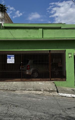 Casa à venda com 160m², 3 quartos e 3 vagas Casa à venda com 160m², 3 quartos e 3 vagasFachada