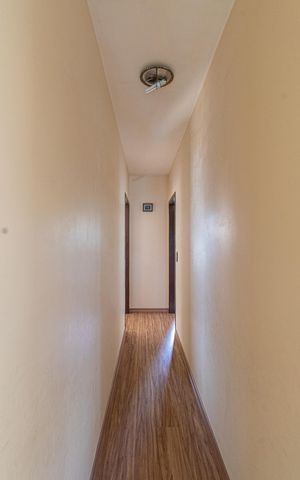 Casa à venda com 350m², 4 quartos e 7 vagas Casa à venda com 350m², 4 quartos e 7 vagasCorredor