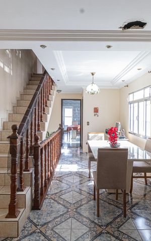 Casa à venda com 350m², 4 quartos e 7 vagas Casa à venda com 350m², 4 quartos e 7 vagasSala de Jantar