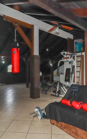 Casa à venda com 390m², 4 quartos e 4 vagasSótão