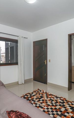 Casa à venda com 390m², 4 quartos e 4 vagasSala