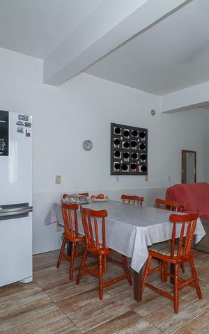 Casa à venda com 390m², 4 quartos e 4 vagasCasa fundos