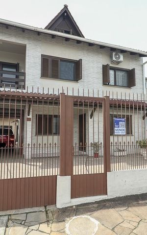 Casa à venda com 390m², 4 quartos e 4 vagasFachada