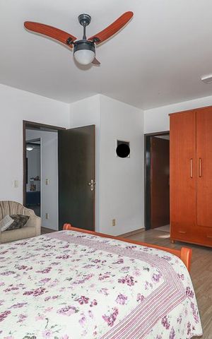 Casa à venda com 390m², 4 quartos e 4 vagasQuarto Suíte