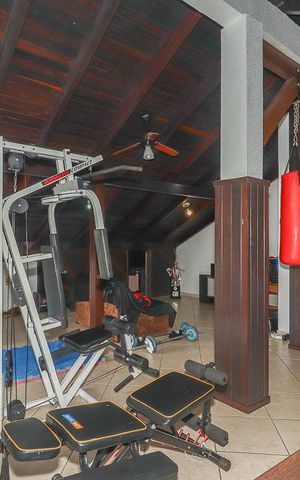 Casa à venda com 390m², 4 quartos e 4 vagasSótão