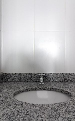 Studio à venda com 27m², 1 quarto e sem vaga Studio à venda com 27m², 1 quarto e sem vagaBanheiro Social