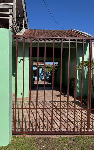 Casa à venda com 260m², 7 quartos e 2 vagas Casa à venda com 260m², 7 quartos e 2 vagasFachada
