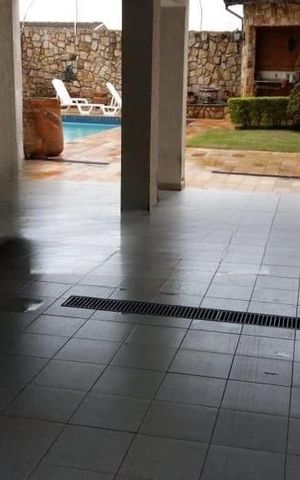 Casa à venda com 330m², 3 quartos e 2 vagas