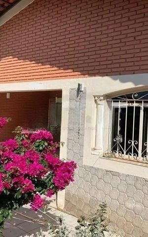 Casa à venda com 220m², 4 quartos e 2 vagas