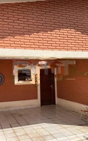 Casa à venda com 220m², 4 quartos e 2 vagas