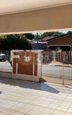 Casa à venda com 220m², 4 quartos e 2 vagas