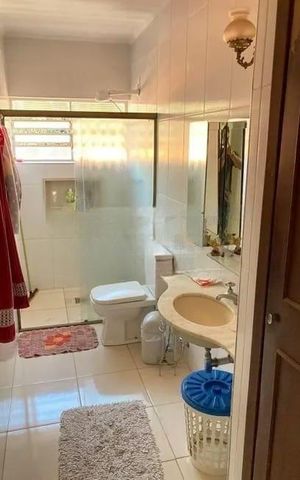 Casa à venda com 220m², 4 quartos e 2 vagas
