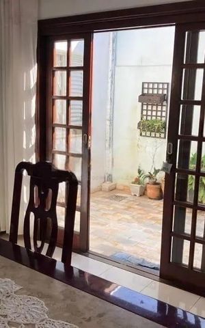 Casa à venda com 220m², 4 quartos e 2 vagas