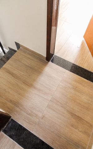 Apartamento à venda com 82m², 2 quartos e 2 vagas Apartamento à venda com 82m², 2 quartos e 2 vagasEscada