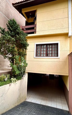 Casa à venda com 222m², 3 quartos e 5 vagasFachada