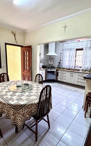 Casa à venda com 222m², 3 quartos e 5 vagasCozinha