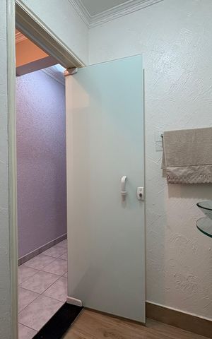 Casa à venda com 183m², 3 quartos e 2 vagas Casa à venda com 183m², 3 quartos e 2 vagasLavabo 2