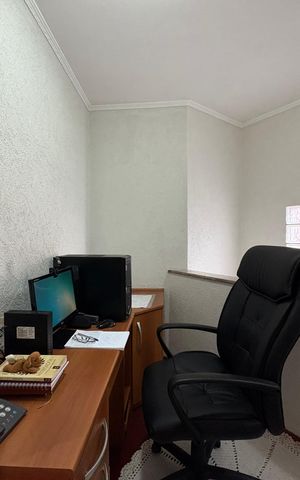 Casa à venda com 183m², 3 quartos e 2 vagas Casa à venda com 183m², 3 quartos e 2 vagasEscritório/ corredor acesso aos dormitórios