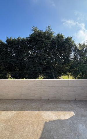 Casa à venda com 183m², 3 quartos e 2 vagas Casa à venda com 183m², 3 quartos e 2 vagasVaranda