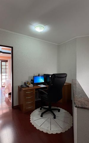 Casa à venda com 183m², 3 quartos e 2 vagas Casa à venda com 183m², 3 quartos e 2 vagasEscritório/ corredor acesso aos dormitórios