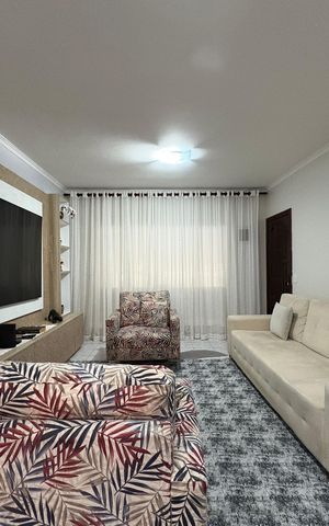 Casa à venda com 183m², 3 quartos e 2 vagas Casa à venda com 183m², 3 quartos e 2 vagasSala