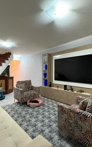 Casa à venda com 183m², 3 quartos e 2 vagas Casa à venda com 183m², 3 quartos e 2 vagasSala