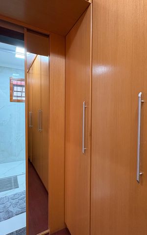 Casa à venda com 183m², 3 quartos e 2 vagas Casa à venda com 183m², 3 quartos e 2 vagasCloset da suíte