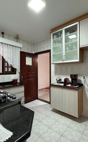 Casa à venda com 183m², 3 quartos e 2 vagas Casa à venda com 183m², 3 quartos e 2 vagasCozinha